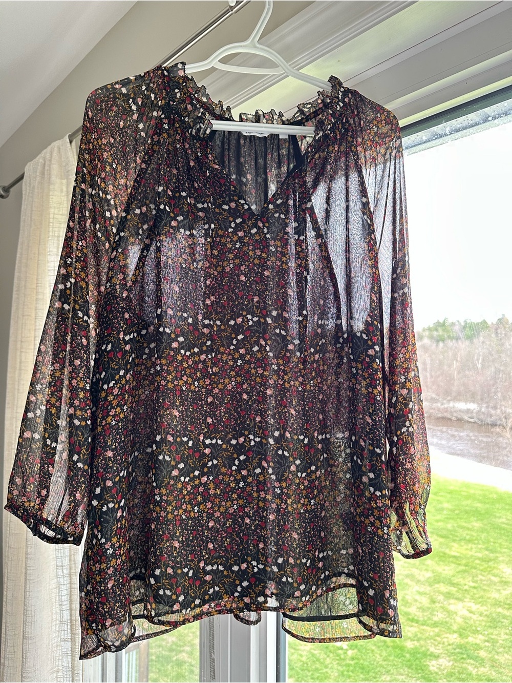🔥2/$15 Reitmans Dark Floral Chiffon Peasant Blouse Ruffle Neck Sheer Boho V-Neck - Picture 11 of 11
